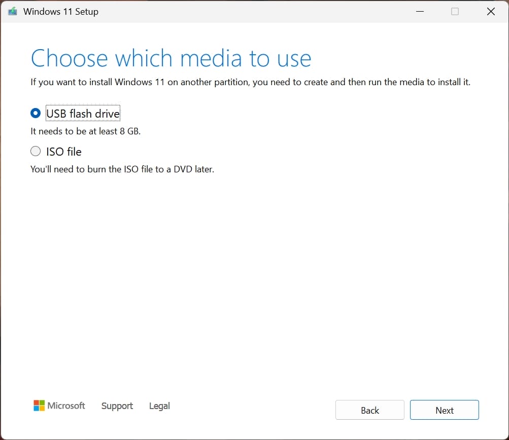 Windows 11 media selection: USB or ISO file.