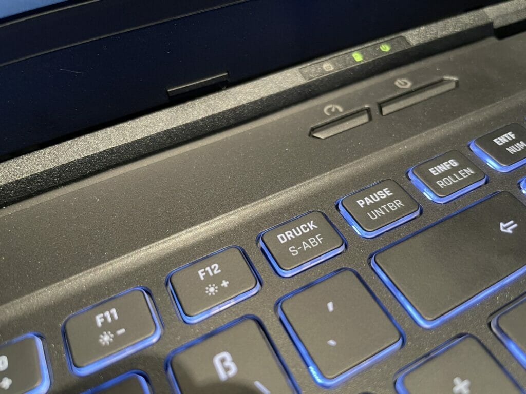 07-Druck-Taste-auf-Laptop-1